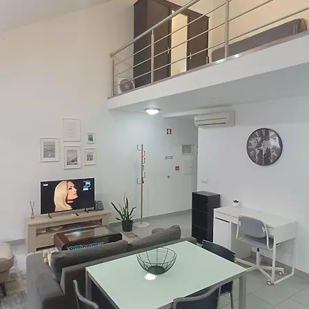 Loft Acolhedor Com Mezanine No Centro De Angra